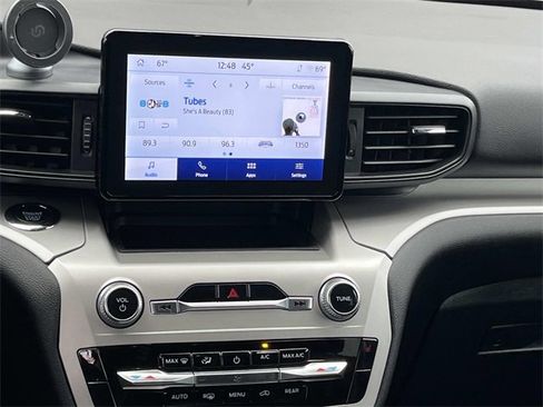 Used 2023 Ford Explorer XLT image 16