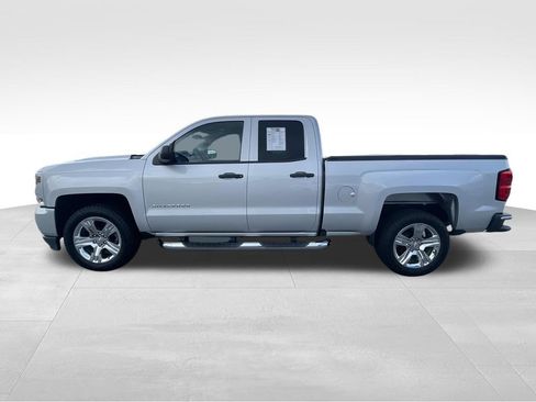 Used 2019 Chevrolet Silverado 1500 Custom w/ LPO, Essentials Package RWD image 7