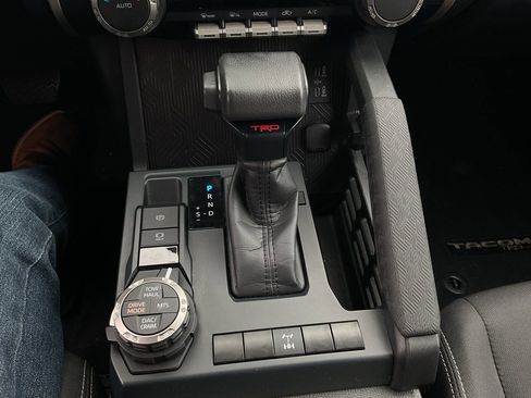 Used 2025 Toyota Tacoma TRD Off-Road AWD/4WD image 24