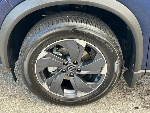 Used 2025 Nissan Rogue SV FWD image 17