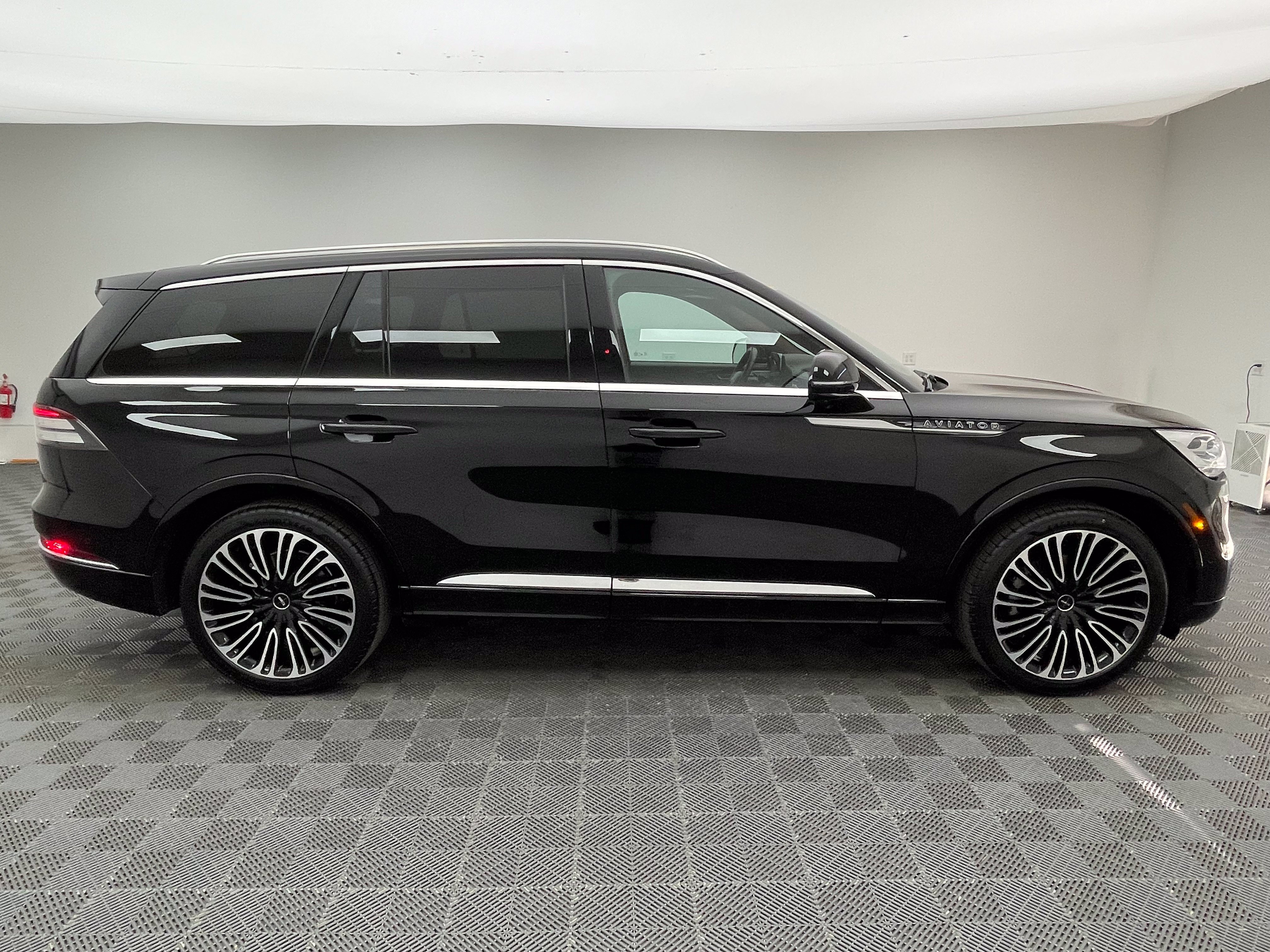 Used 2023 Lincoln Aviator Black Label w/ Dynamic Handling Package AWD/4WD image 8