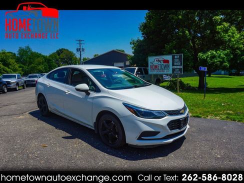 Used 2017 Chevrolet Cruze LT w/ Convenience Package FWD image 1