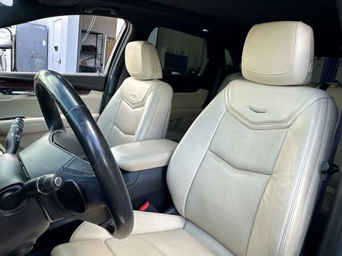 Used 2017 Cadillac XT5 Premium Luxury w/ Driver Assist Package FWD image 29