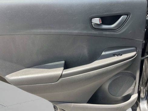 Used 2021 Hyundai Kona SEL FWD image 12