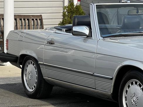 Used 1987 Mercedes-Benz 560 SL image 8