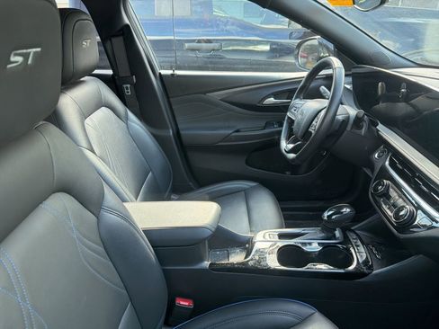 Used 2024 Buick Envista Sport Touring w/ Convenience I Package FWD image 12
