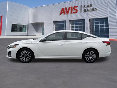 Used 2025 Nissan Altima 2.5 SV FWD image 10