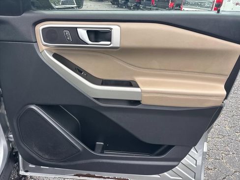 Used 2022 Ford Explorer XLT AWD/4WD image 13