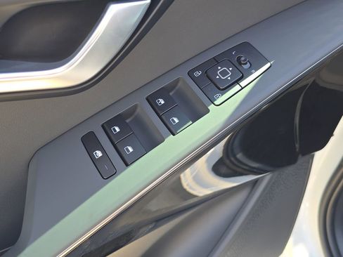 New 2026 Kia Niro EX FWD image 19
