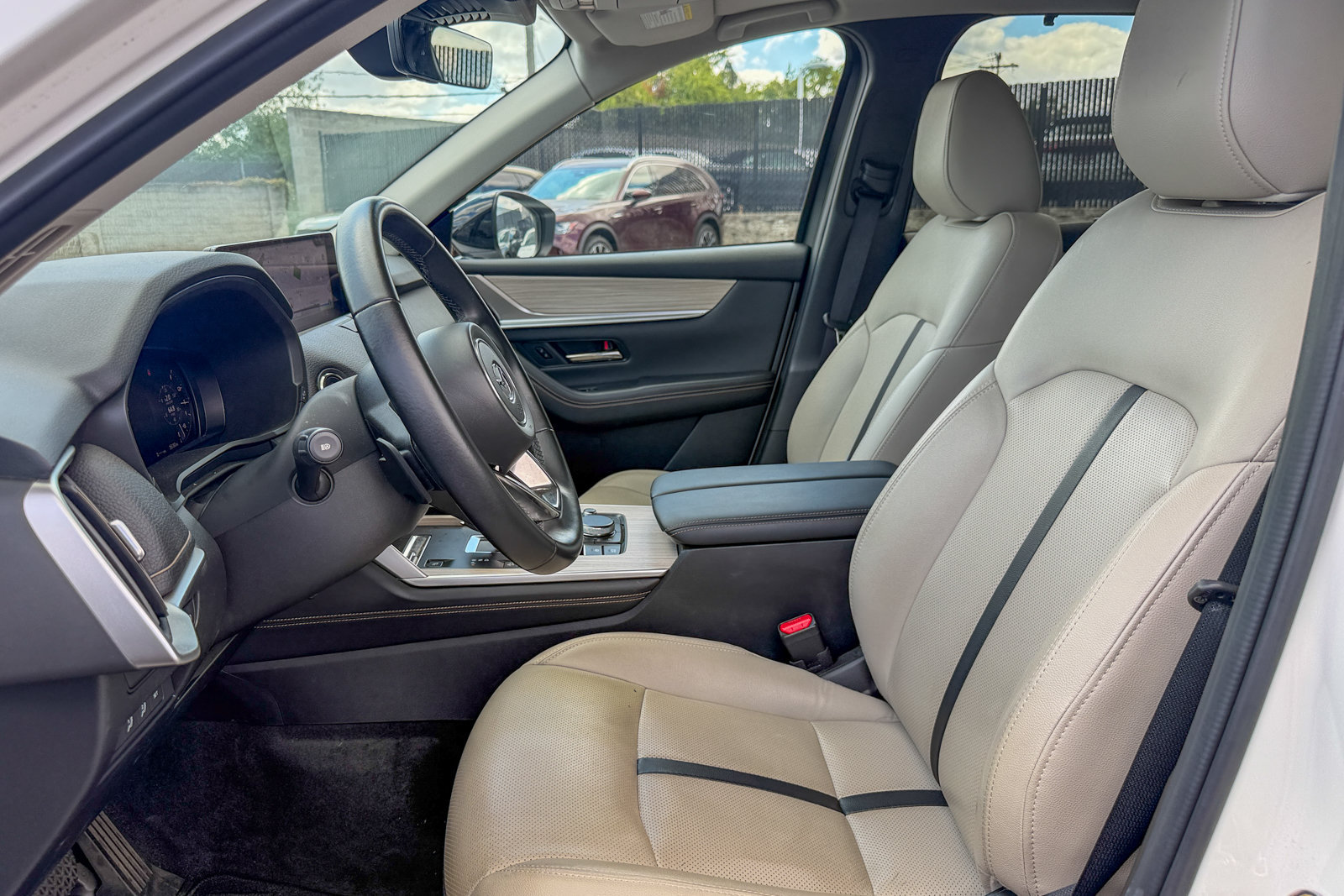 Certified 2025 MAZDA CX-70 Plug-In Hybrid w/ Premium Pkg AWD/4WD image 12