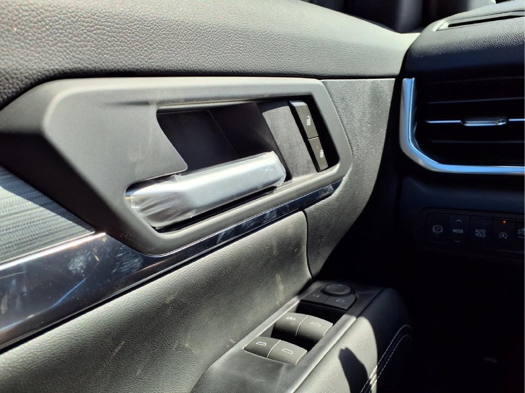 New 2027 GMC Terrain Elevation w/ LPO, Floor Liner Package FWD image 17