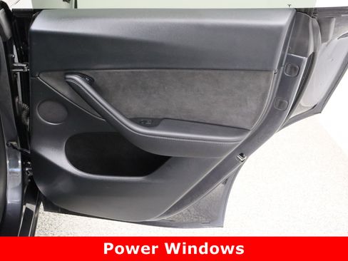 Used 2024 Tesla Model Y Long Range image 33