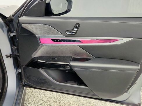 Used 2023 BMW 760i xDrive w/ Executive Package AWD/4WD image 25