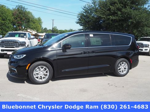 New 2025 Chrysler Pacifica Select w/ Uconnect Theater Family Group image 1