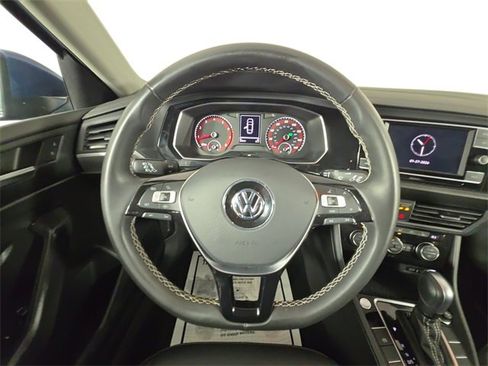 Used 2021 Volkswagen Jetta SE image 12