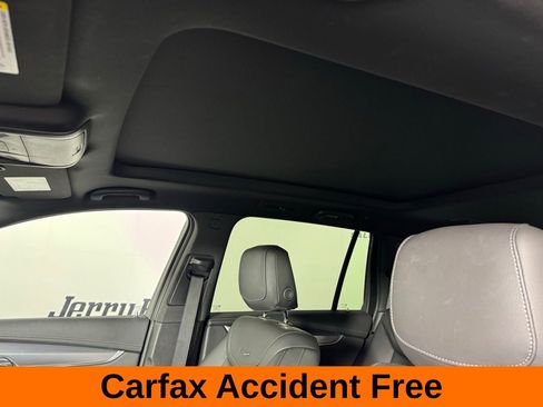 Used 2024 Cadillac XT6 Luxury FWD image 3