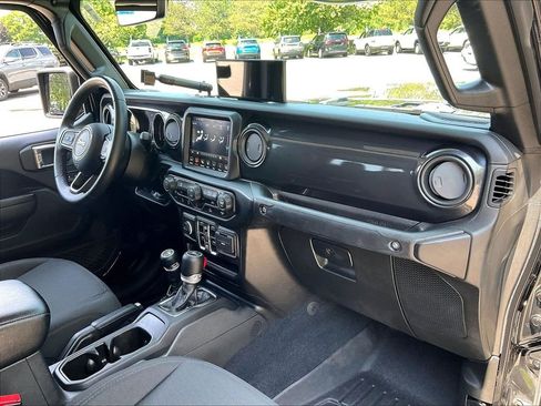 Used 2022 Jeep Gladiator Sport AWD/4WD image 12