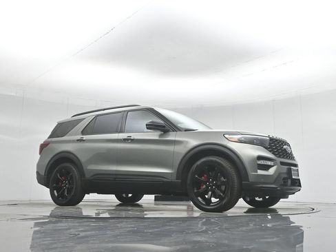 Certified 2020 Ford Explorer ST w/ ST Street Pack image 4