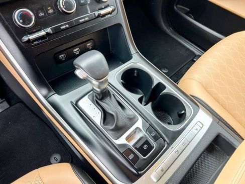 Certified 2024 Kia Carnival LX image 22