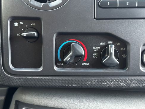 Used 2010 Ford E-350 and Econoline 350 Extended Super Duty image 18