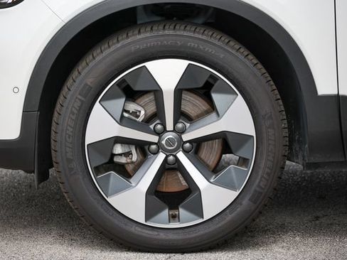 Certified 2026 Volvo XC40 B5 Plus AWD/4WD image 28