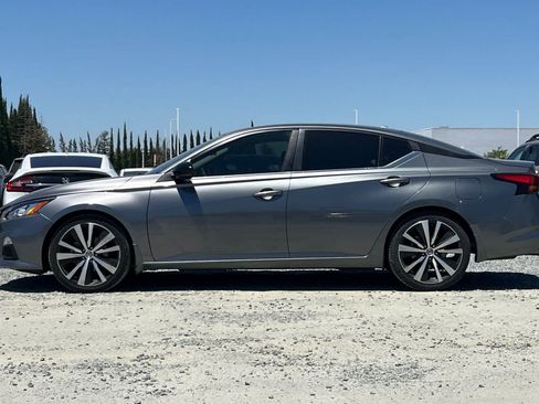 Used 2020 Nissan Altima 2.5 SR w/ Premium Package FWD image 6