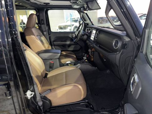 Used 2020 Jeep Gladiator Overland w/ Dual Top Group image 23