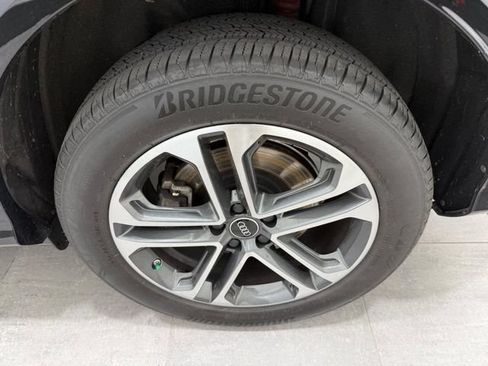 Certified 2025 Audi Q5 Premium w/ Convenience Package AWD/4WD image 5