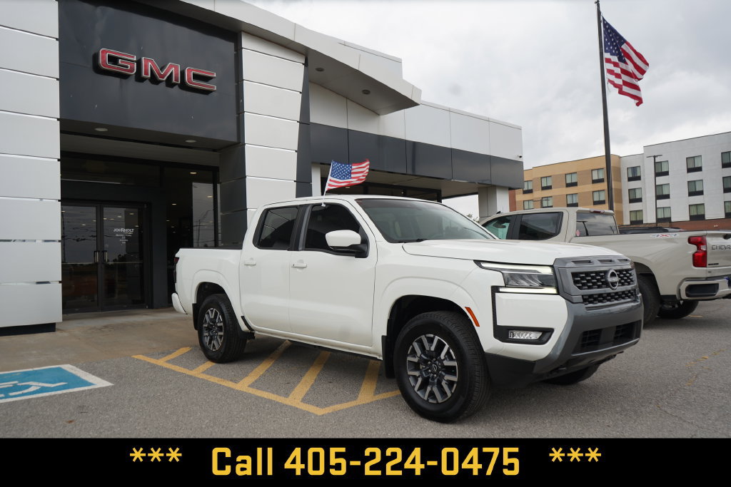 Used 2025 Nissan Frontier SL AWD/4WD image 2