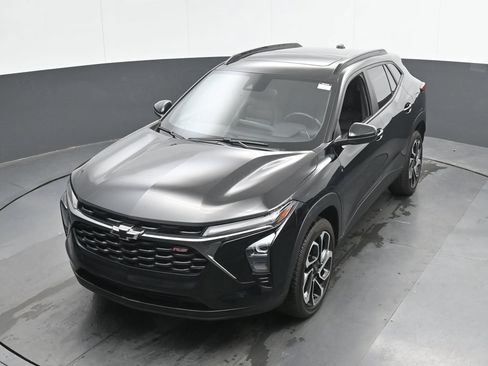 Used 2025 Chevrolet Trax RS w/ Sunroof Package FWD image 35