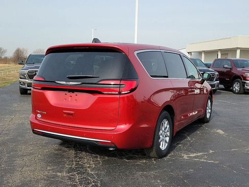 New 2026 Chrysler Pacifica Select FWD image 6