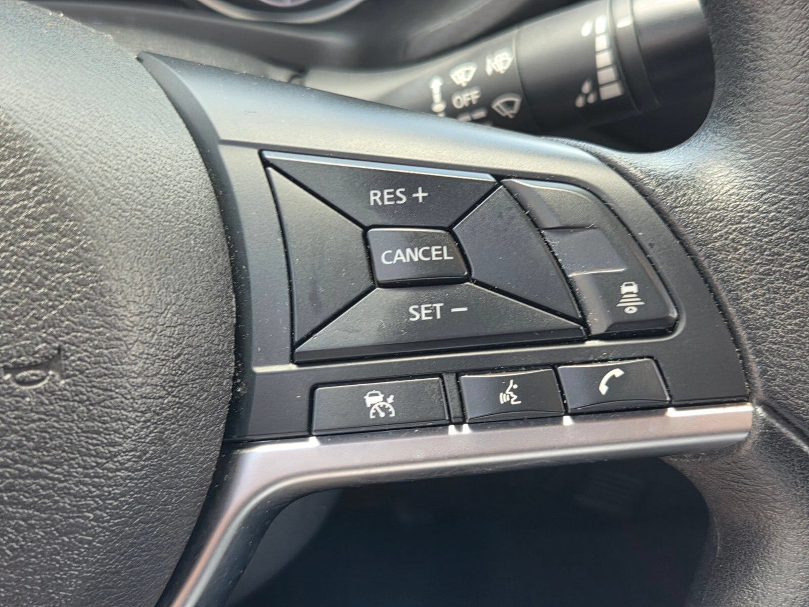 Used 2024 Nissan Sentra SV FWD image 23