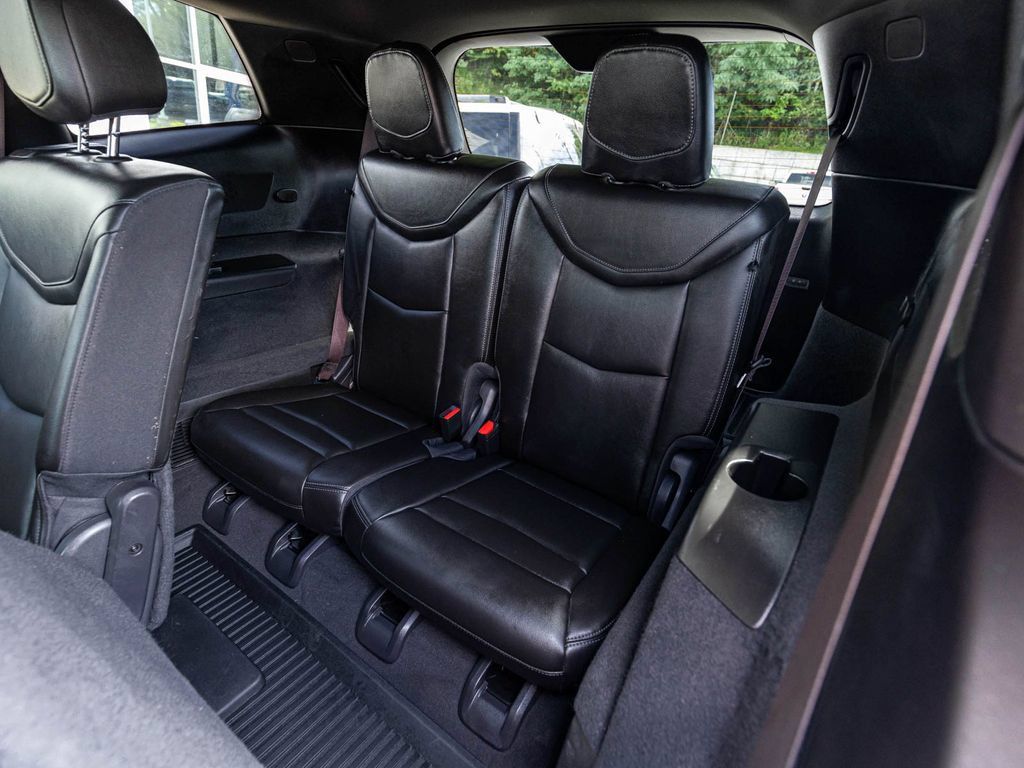 Used 2024 Cadillac XT6 Luxury w/ LPO, Floor Liner Package AWD/4WD image 29