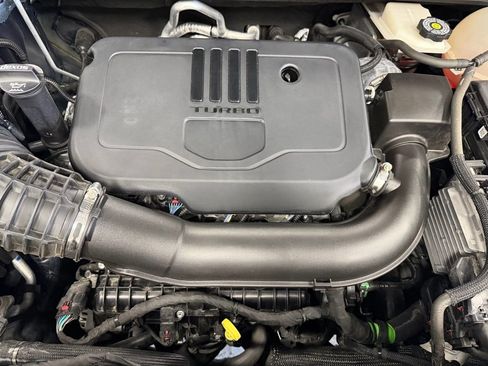 Used 2022 GMC Acadia SLT w/ Elevation Edition image 11