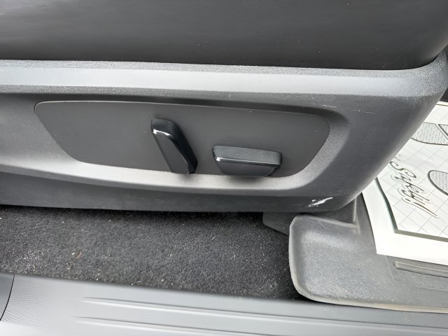 Used 2022 Nissan Pathfinder Platinum w/ Cargo Package FWD image 18