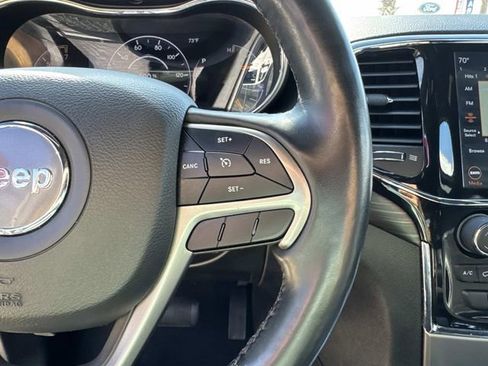 Used 2022 Jeep Grand Cherokee Laredo X image 16