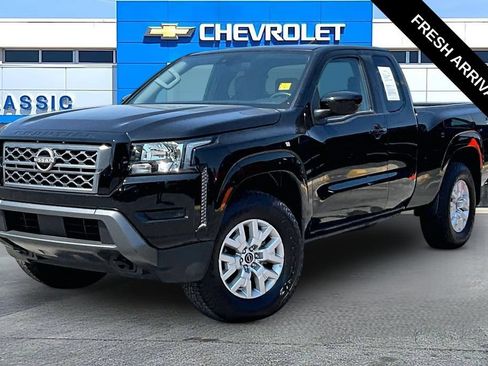 Used 2022 Nissan Frontier SV AWD/4WD image 2