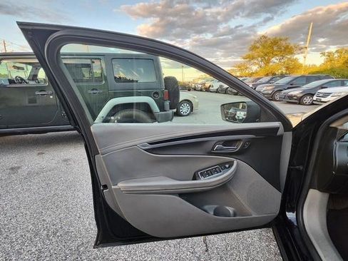 Used 2017 Chevrolet Impala LT image 9