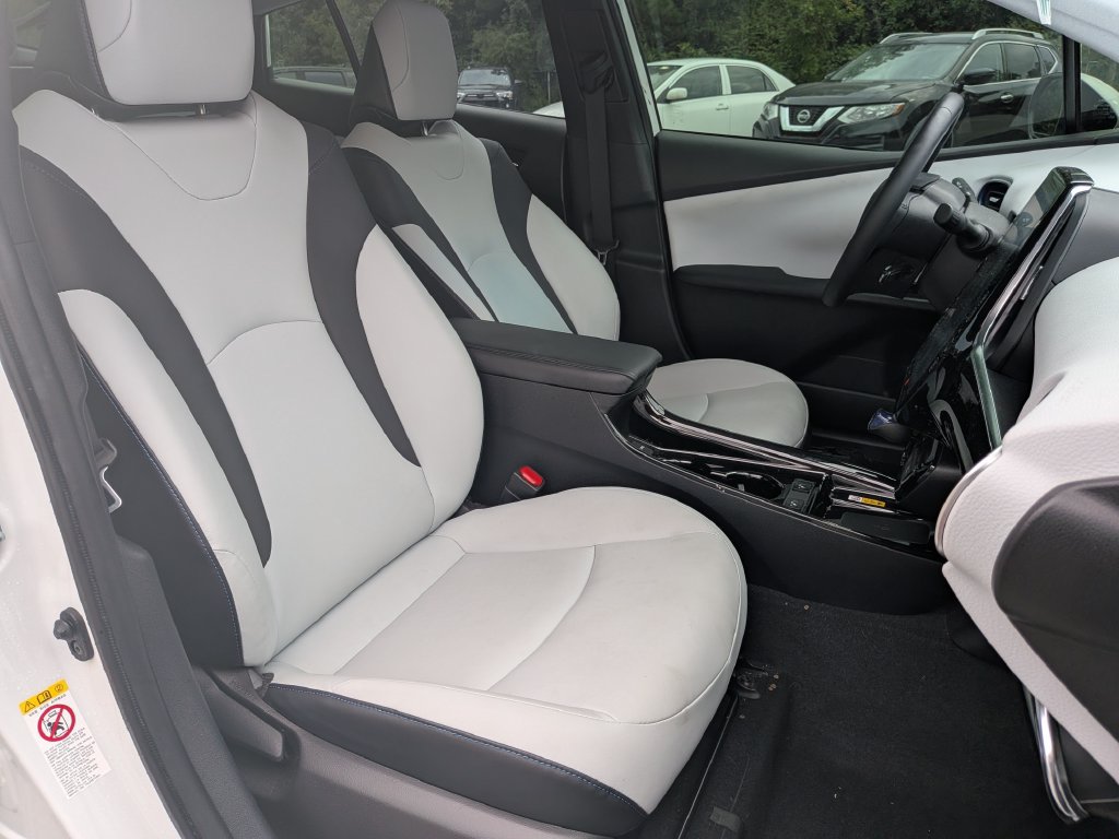 Used 2022 Toyota Prius Limited w/ Premium Convenience Package FWD image 30