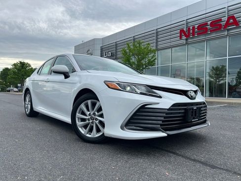 Used 2022 Toyota Camry LE w/ Carpet Mat Package (TMS) FWD image 16