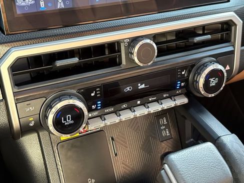 Used 2026 Toyota 4Runner Limited AWD/4WD image 27