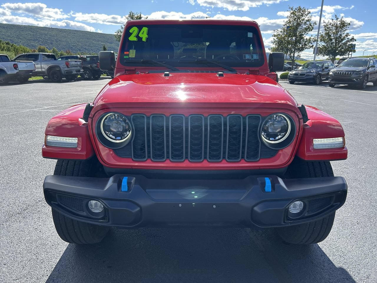 Used 2024 Jeep Wrangler Unlimited w/ Convenience Group AWD/4WD image 12