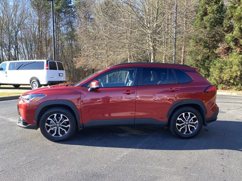 Used 2023 Toyota Corolla Cross SE image 6