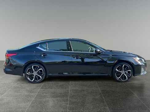 Used 2025 Nissan Altima 2.5 SR FWD image 10