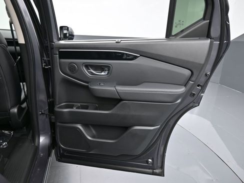 New 2025 Honda Pilot Touring image 39