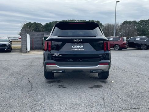 Used 2025 Kia Sorento S image 6