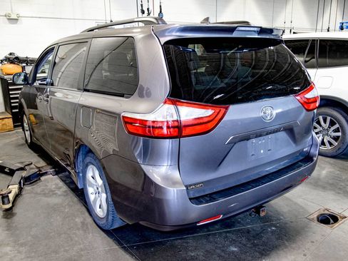 Used 2019 Toyota Sienna LE FWD image 18