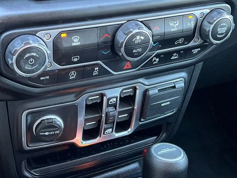 Used 2021 Jeep Gladiator Sport image 23