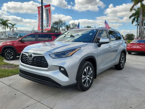 Used 2024 Toyota Highlander LE image 6