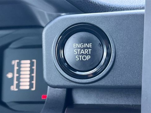 Certified 2025 Toyota Tacoma SR5 image 25